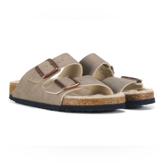 NWT Birkenstock Shearling Microfiber Arizona Sandal in Desert Dust Taupe - Picture 2 of 11